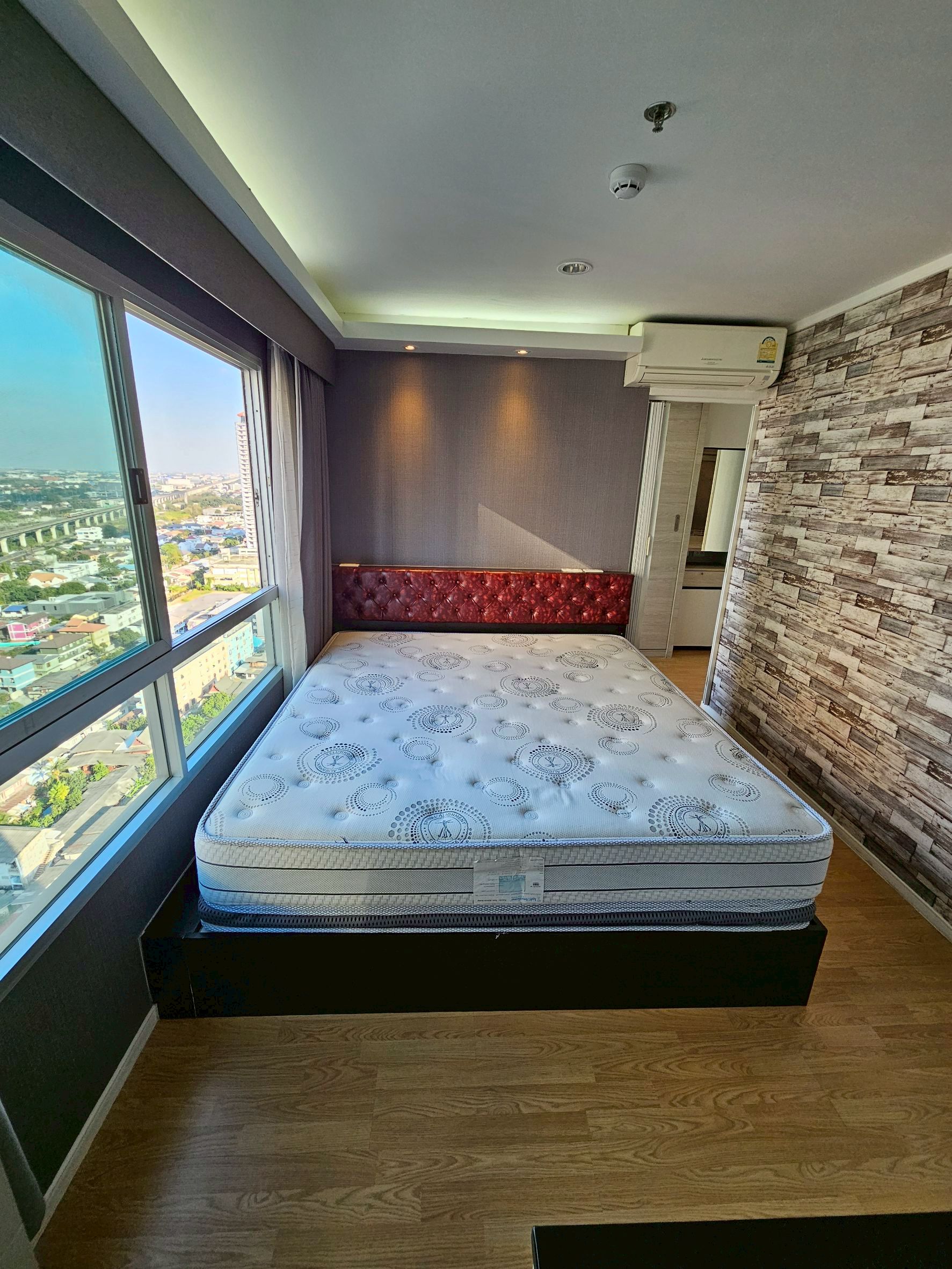 Image 1 of T5V9CZ - 2-bedroom condominium at Lumpini Place Srinakarin - Huamark Station