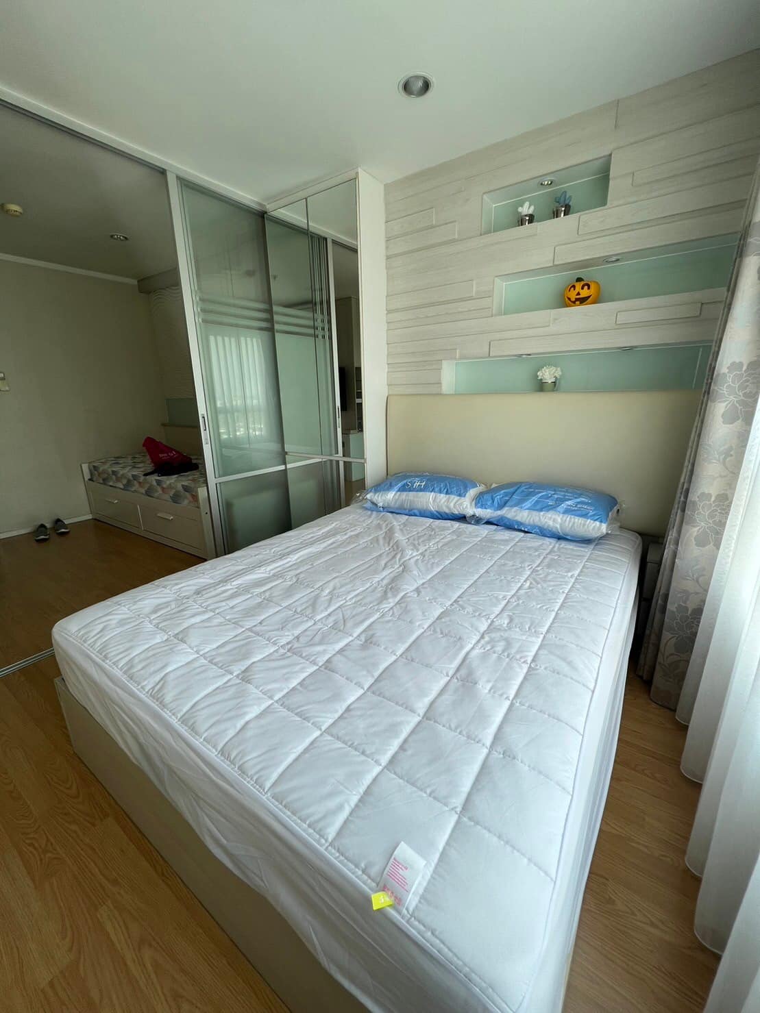 Image 1 of SH7GHV - 1-bedroom condominium at Lumpini Place Srinakarin - Huamark Station