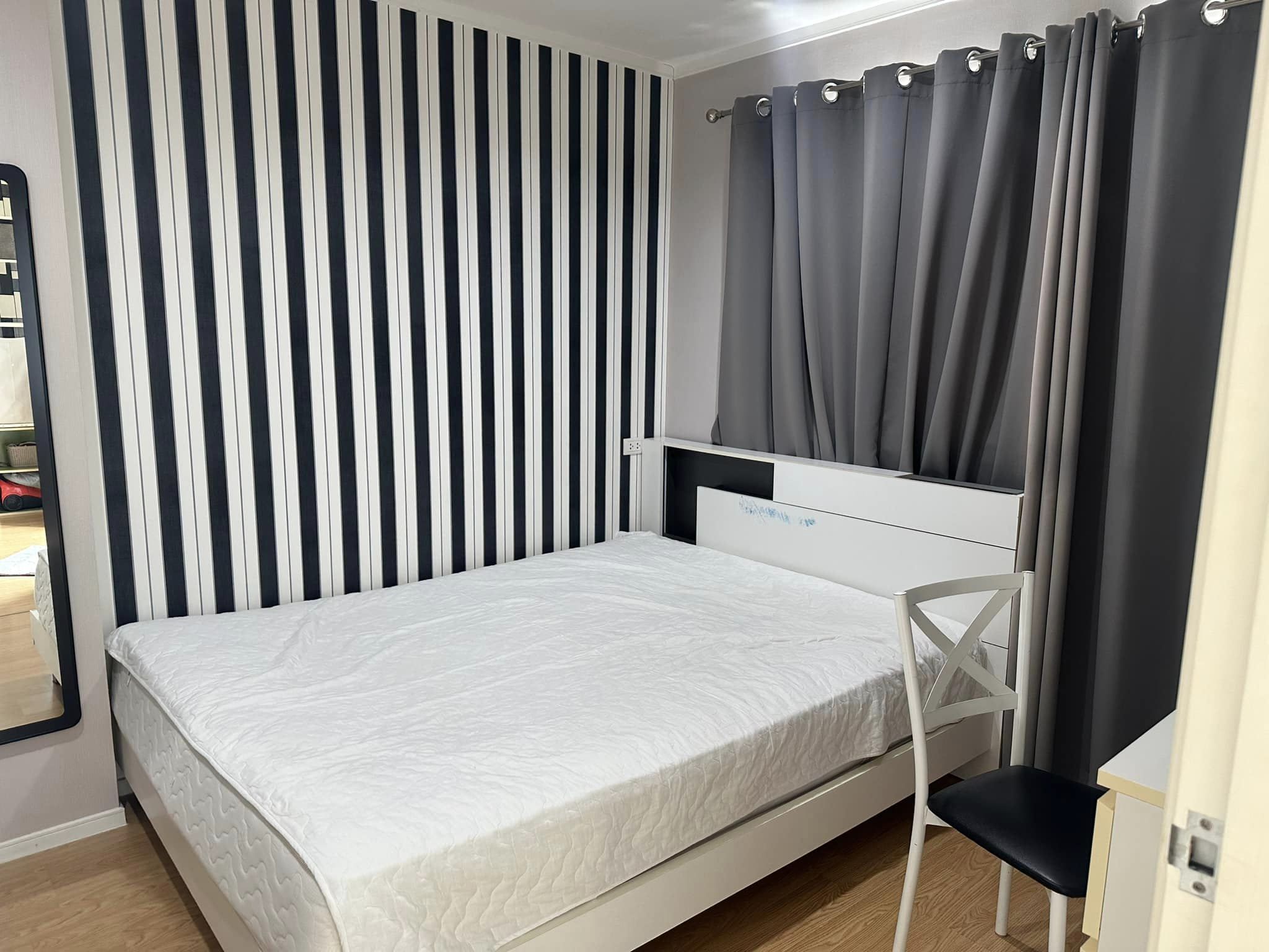 Image 1 of SGE9AY - 1-bedroom condominium at Lumpini Place Srinakarin - Huamark Station