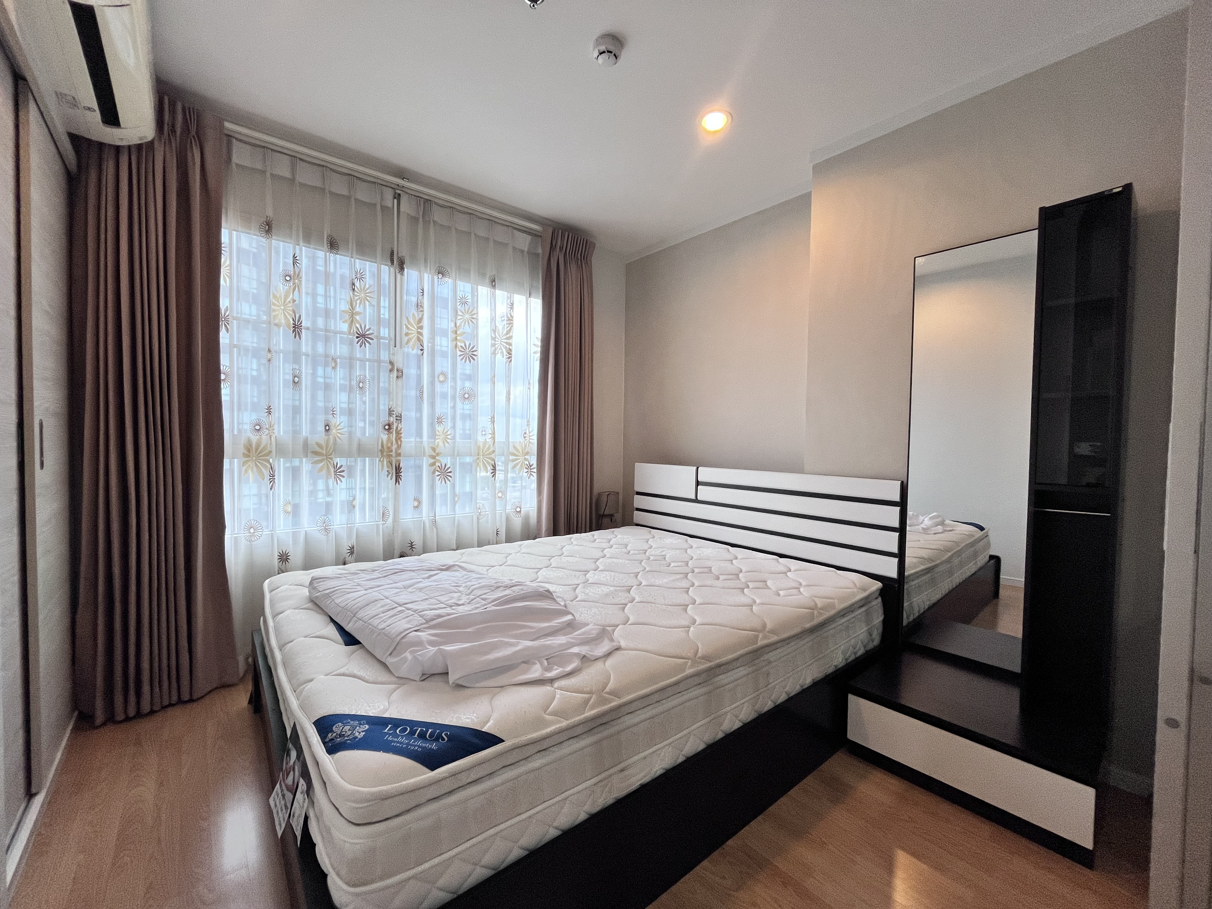 Image 1 of SG0AMJ - 1-bedroom condominium at Lumpini Place Srinakarin - Huamark Station
