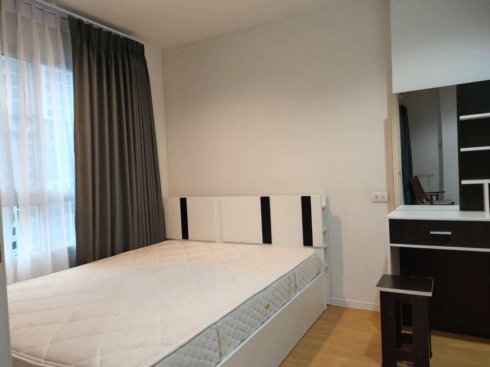 Image 1 of LV6CY34L - 1-bedroom condominium at Lumpini Place Srinakarin - Huamark Station