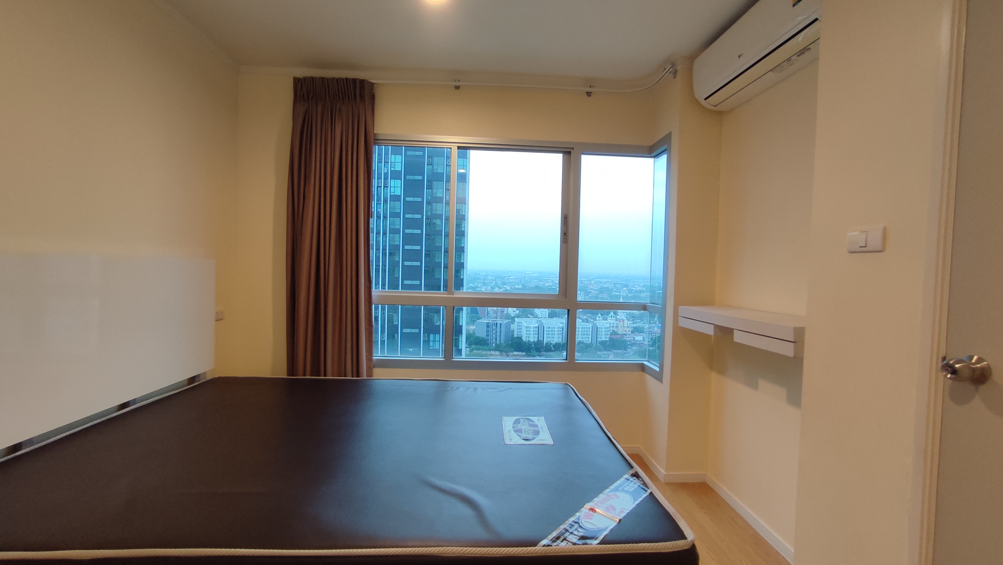 Image 1 of LT48W1LC - 1-bedroom condominium at Lumpini Place Srinakarin - Huamark Station
