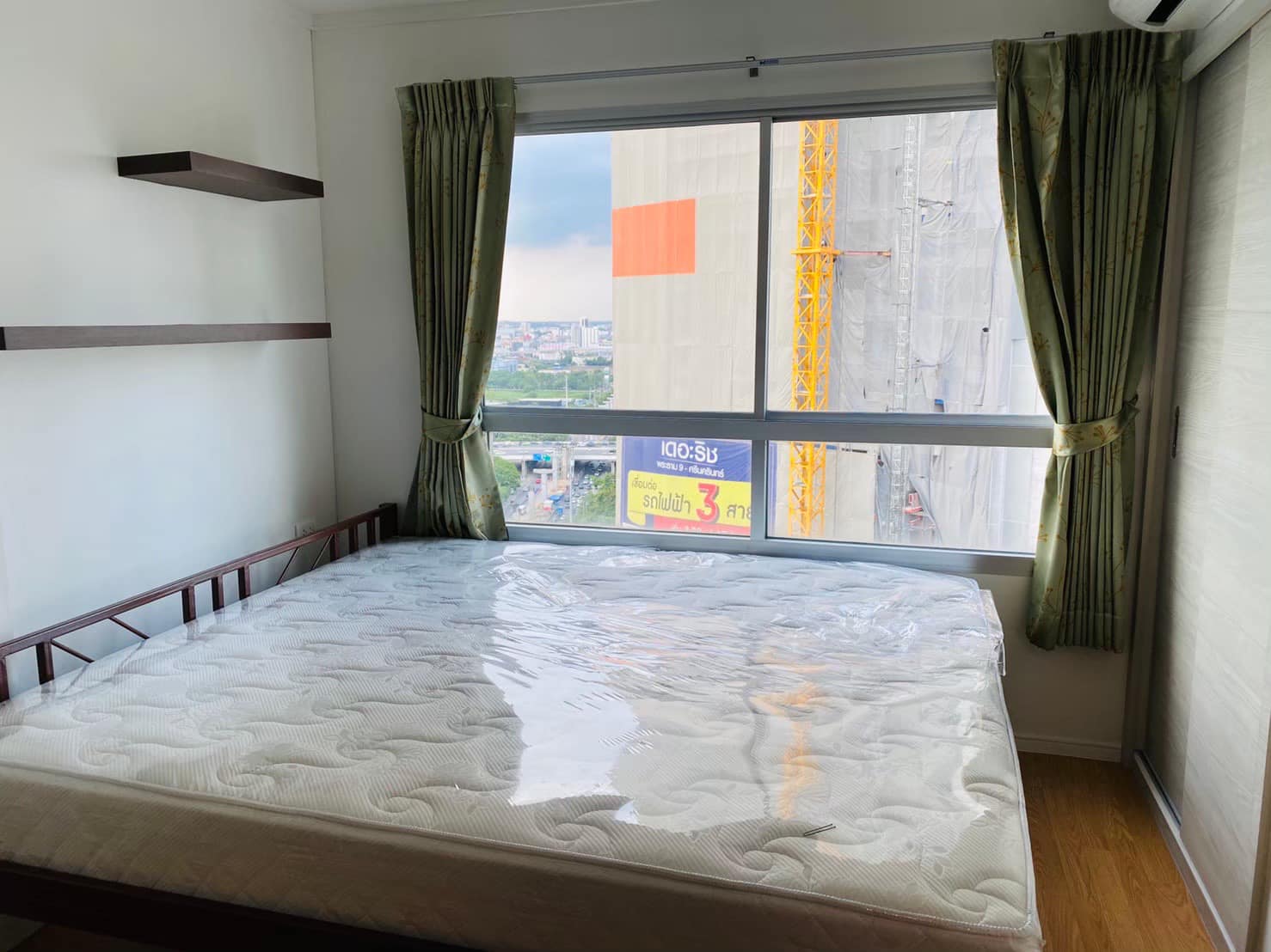 Image 1 of LW7GDHNX - 1-bedroom condominium at Lumpini Place Srinakarin - Huamark Station