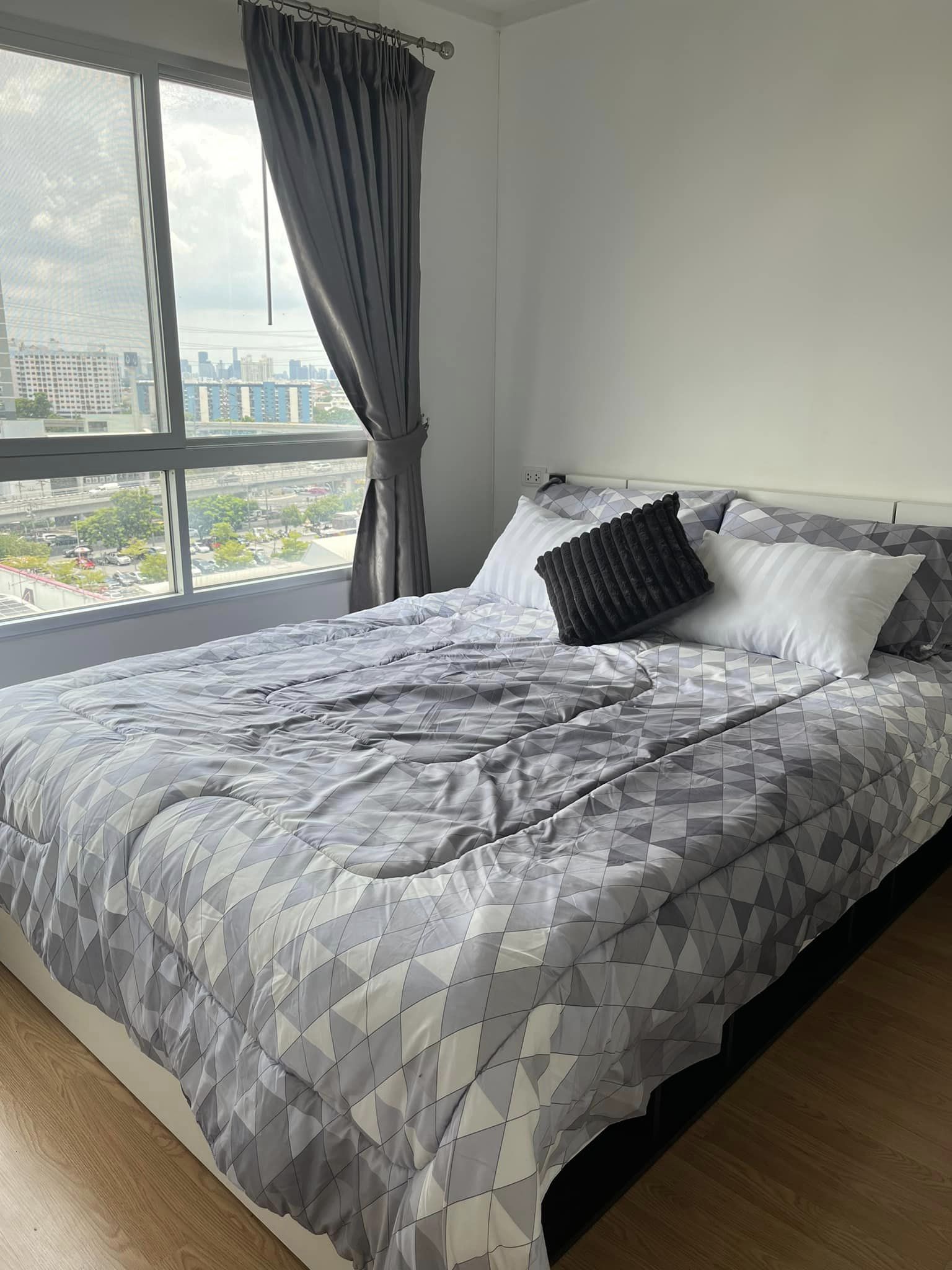 Image 1 of SIPTIM - 1-bedroom condominium at Lumpini Place Srinakarin - Huamark Station