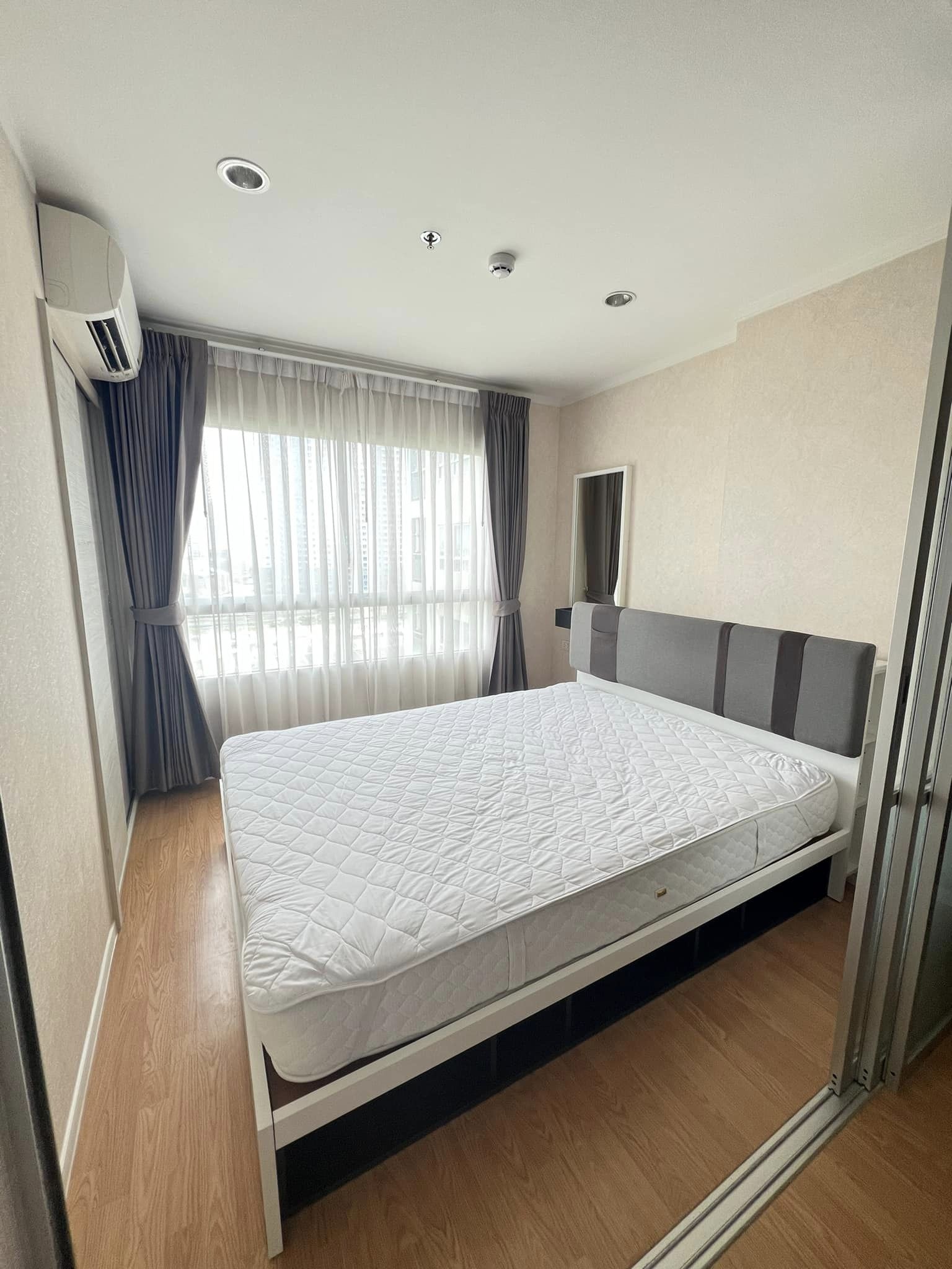 Image 1 of SIEFRT - 1-bedroom condominium at Lumpini Place Srinakarin - Huamark Station