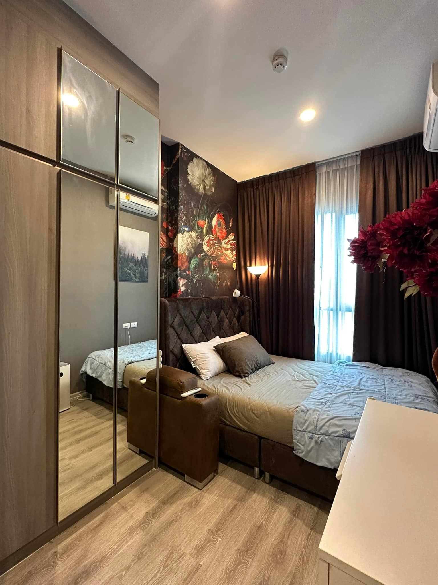 Image 1 of SHKMWU - 1-bedroom condominium at KnightsBridge Collage Ramkhamhaeng
