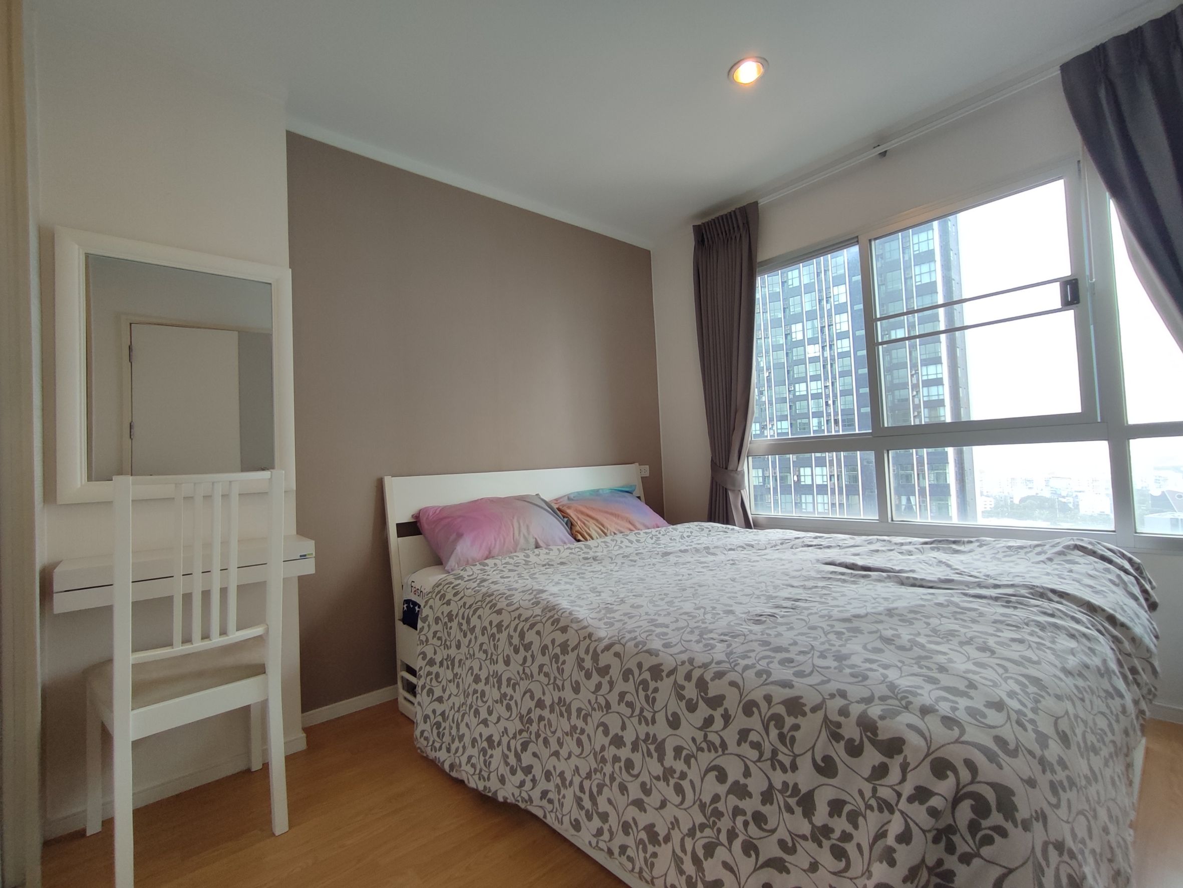 Image 1 of SHINFV - 1-bedroom condominium at Lumpini Place Srinakarin - Huamark Station