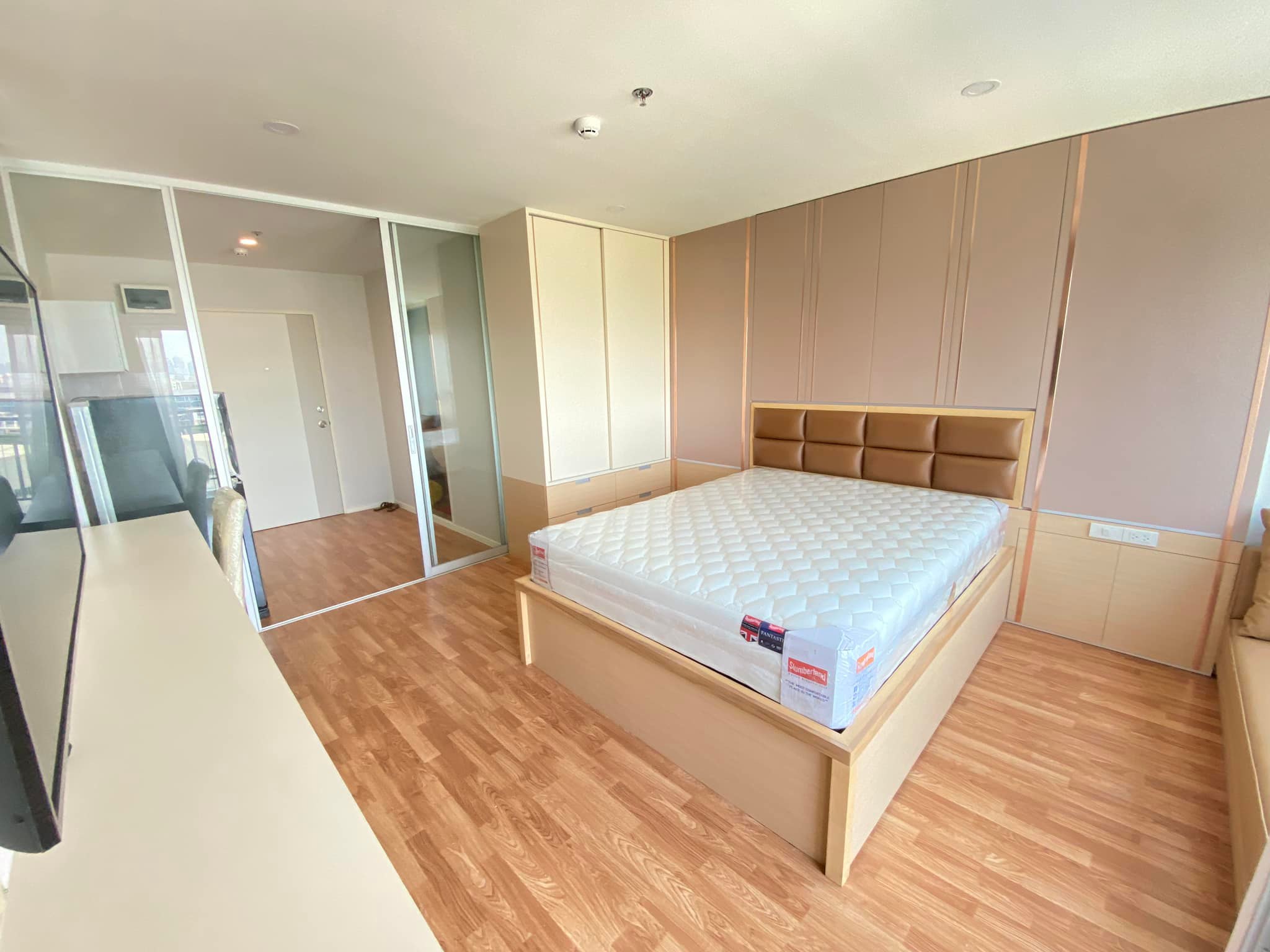 Image 1 of LVVPZKSF - 1-bedroom condominium at Lumpini Ville Phatanakan - Srinakarin