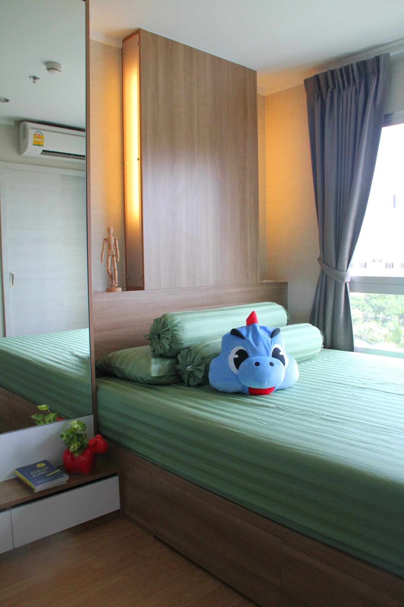 Image 1 of LWSKNV2Q - 1-bedroom condominium at Lumpini Place Srinakarin - Huamark Station