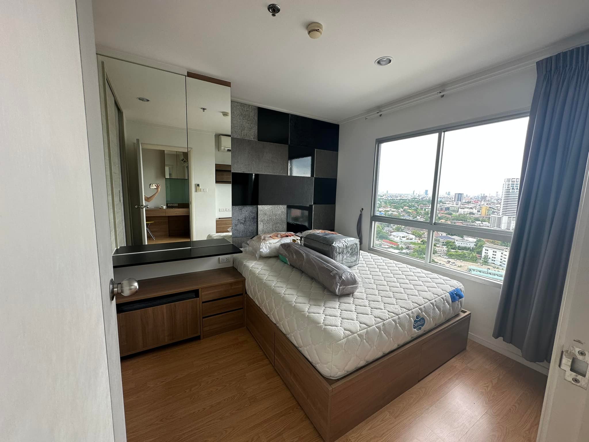 Image 1 of SMLCAK - 1-bedroom condominium at Lumpini Place Srinakarin - Huamark Station
